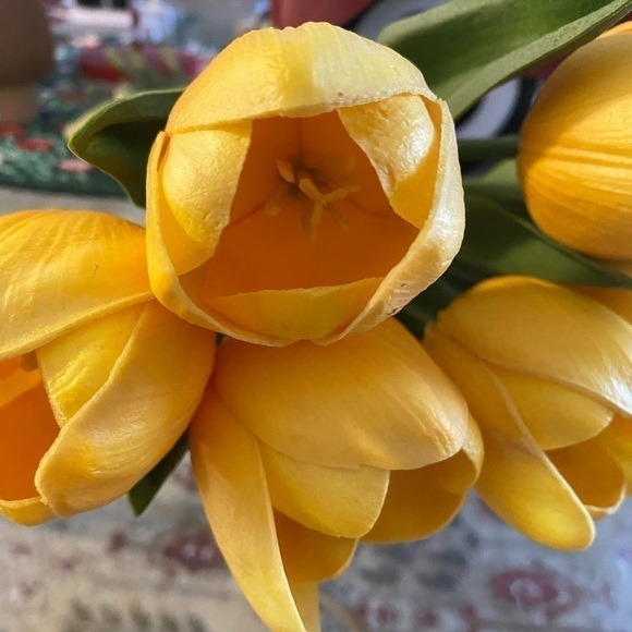 REALISTIC BUNCH OF YELLOW TULIPS - Picture 4 of 4